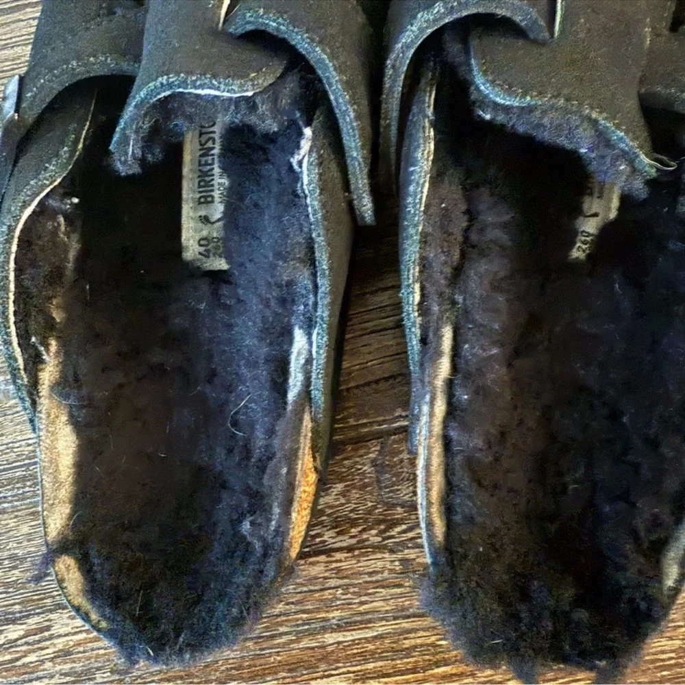 Black suede Shearling-Lined Clogs - Picture 2 of 8